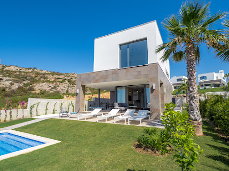 WhatsApp Image 2025-09-27 at 17.35.57_f121378b.jpg